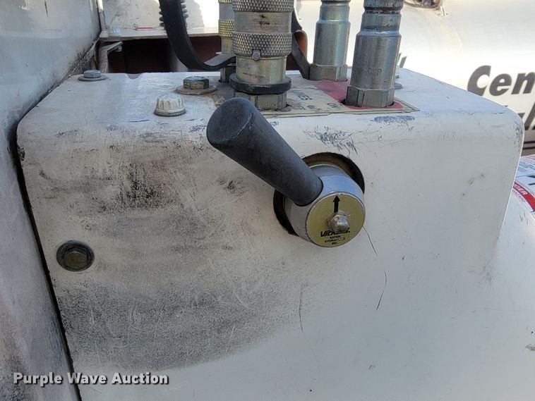 image for item LO9284 2005 Ford F750 Super Duty  bucket truck