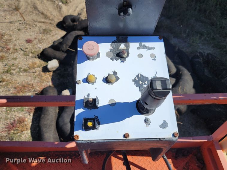 image for item LO9291 1998 JLG 26MRT  scissor lift