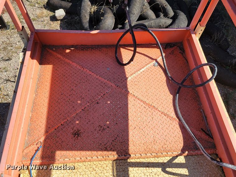 image for item LO9291 1998 JLG 26MRT  scissor lift