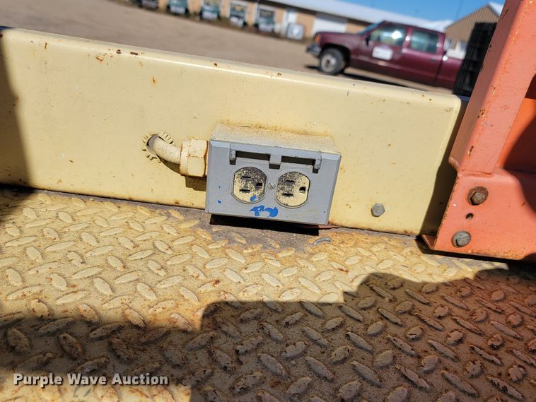 image for item LO9291 1998 JLG 26MRT  scissor lift