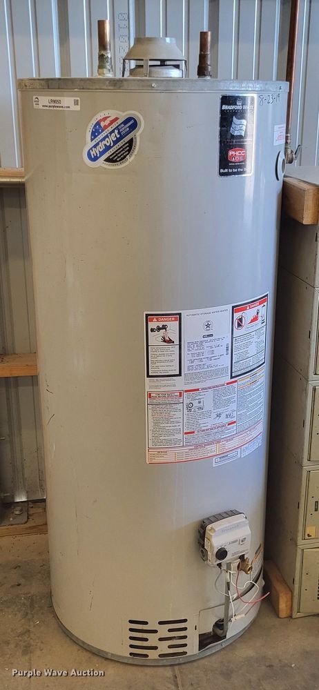 image for item LR9050 Bradford White RG275H6N  water heater