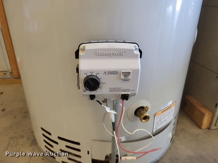 image for item LR9050 Bradford White RG275H6N  water heater