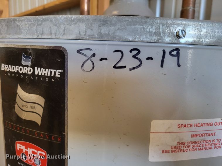 image for item LR9050 Bradford White RG275H6N  water heater