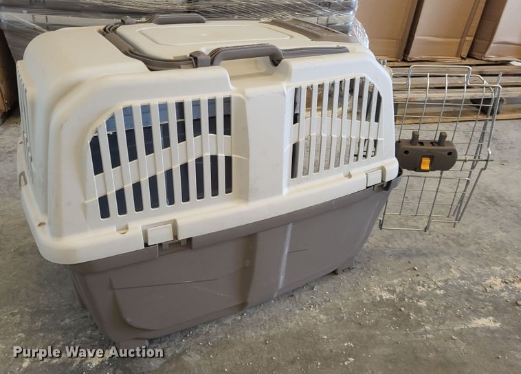 image for item LR9052 Approximately 20 pet crates