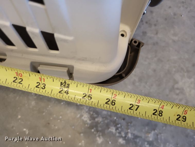 image for item LR9052 Approximately 20 pet crates