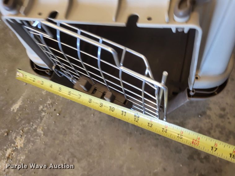 image for item LR9052 Approximately 20 pet crates