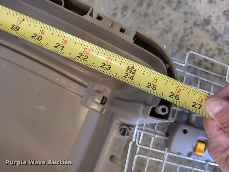 image for item LR9052 Approximately 20 pet crates