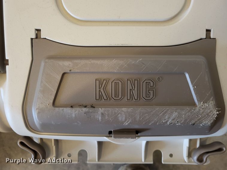 image for item LR9052 Approximately 20 pet crates