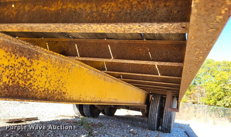 image for item LR9058 1998 Trail King TK20  equipment trailer