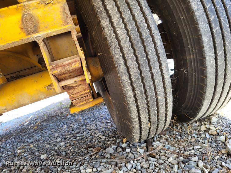 image for item LR9058 1998 Trail King TK20  equipment trailer