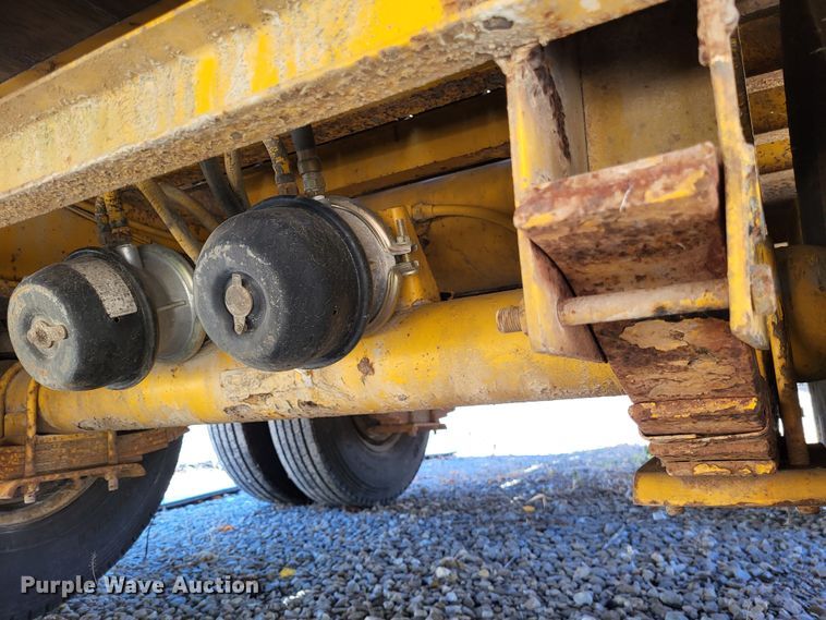 image for item LR9058 1998 Trail King TK20  equipment trailer