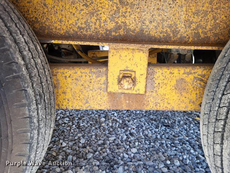 image for item LR9058 1998 Trail King TK20  equipment trailer