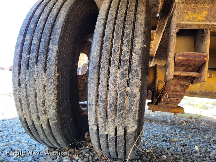 image for item LR9058 1998 Trail King TK20  equipment trailer