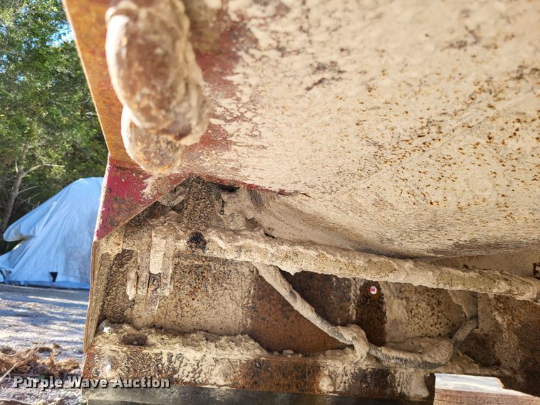 image for item LR9059 2005 Wheeler HT1636  dump bed