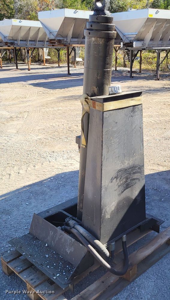 image for item LR9059 2005 Wheeler HT1636  dump bed