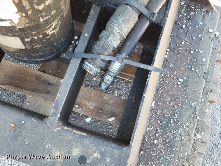 image for item LR9059 2005 Wheeler HT1636  dump bed