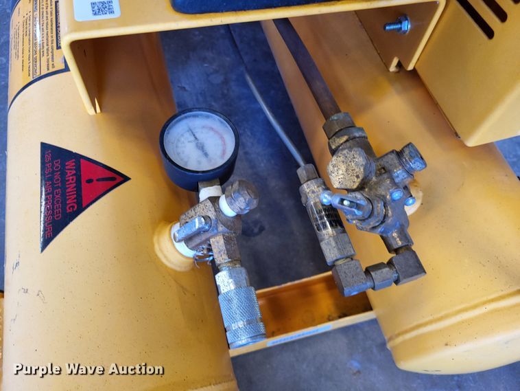 image for item LR9061 Titan Industrial TAC-2T  air compressor