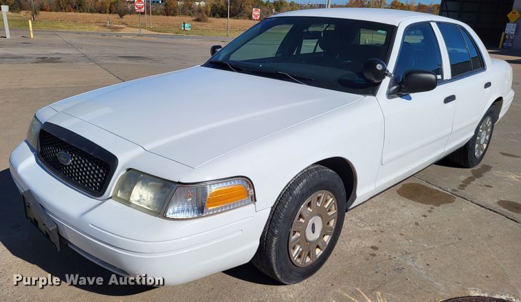 image for item LR9064 2005 Ford Crown Victoria Police Interceptor