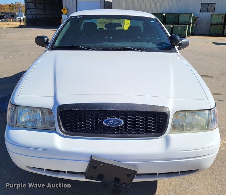 image for item LR9064 2005 Ford Crown Victoria Police Interceptor