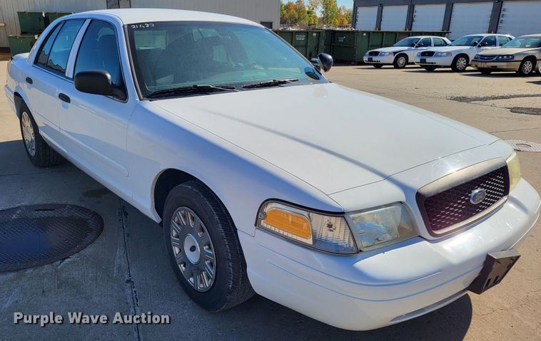 image for item LR9064 2005 Ford Crown Victoria Police Interceptor