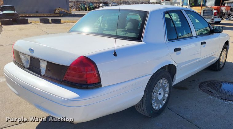 image for item LR9064 2005 Ford Crown Victoria Police Interceptor