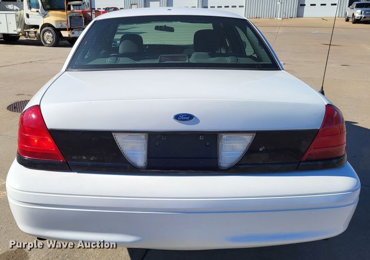 image for item LR9064 2005 Ford Crown Victoria Police Interceptor