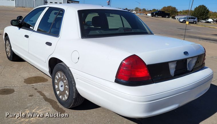 image for item LR9064 2005 Ford Crown Victoria Police Interceptor