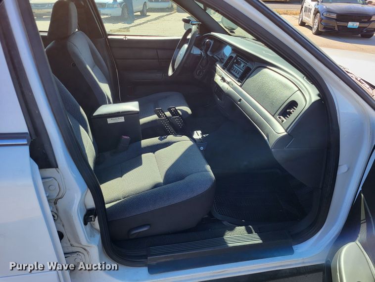 image for item LR9064 2005 Ford Crown Victoria Police Interceptor