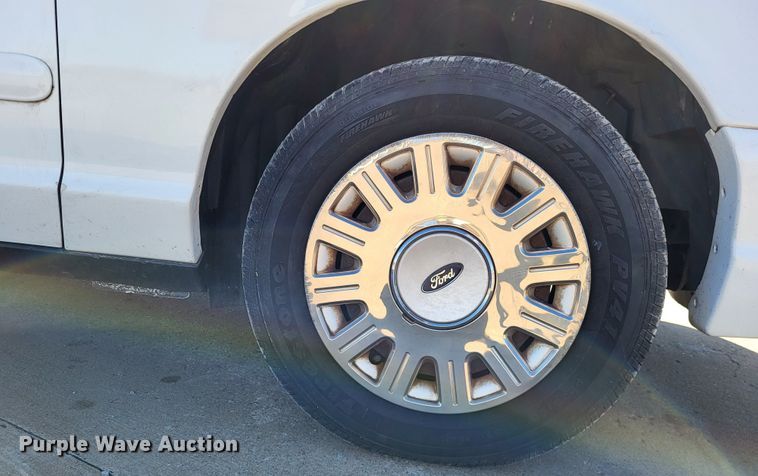 image for item LR9064 2005 Ford Crown Victoria Police Interceptor