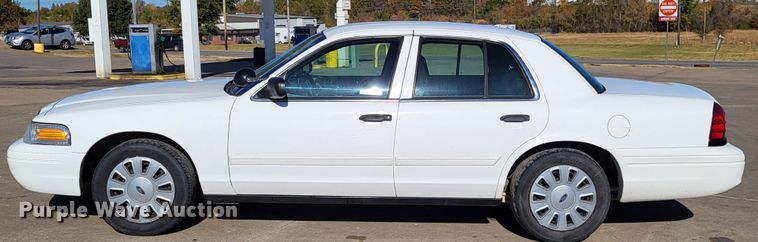 image for item LR9066 2010 Ford Crown Victoria Police Interceptor