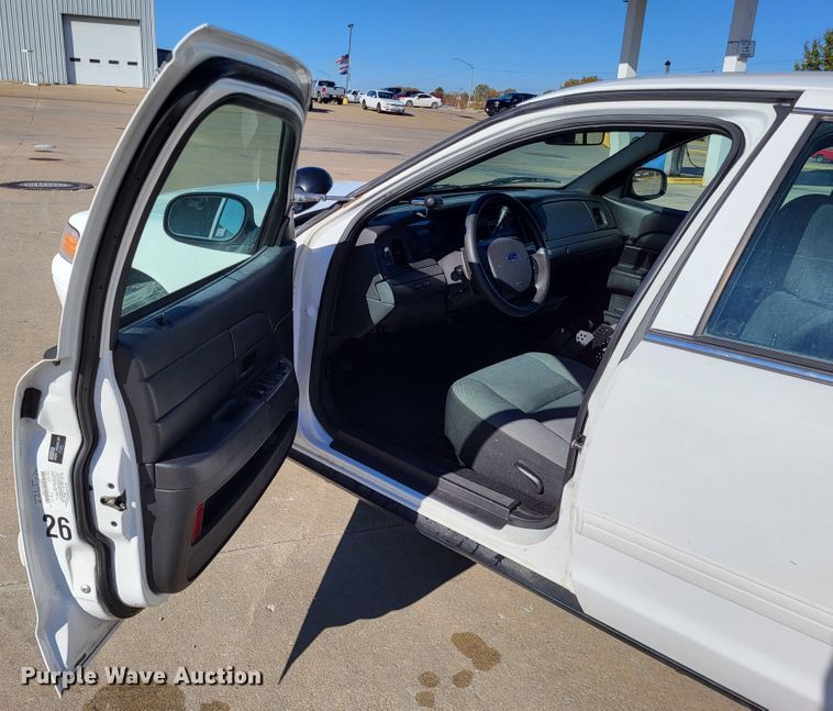 image for item LR9066 2010 Ford Crown Victoria Police Interceptor
