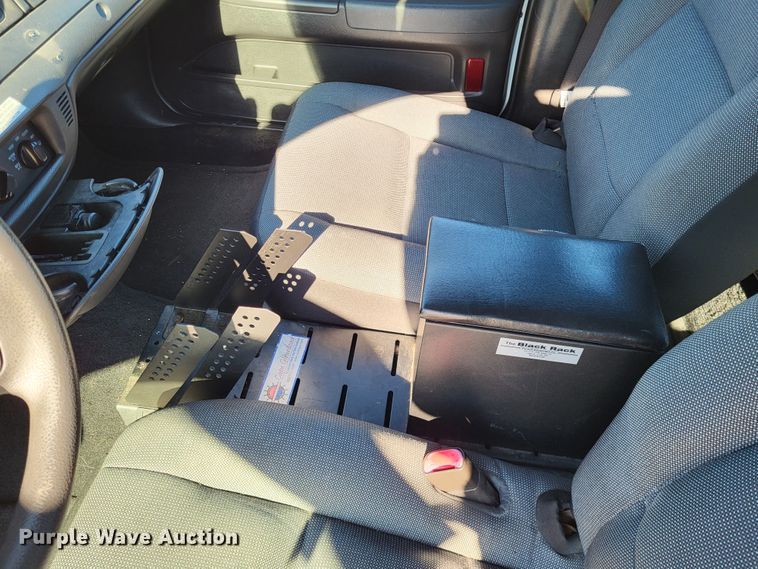 image for item LR9066 2010 Ford Crown Victoria Police Interceptor