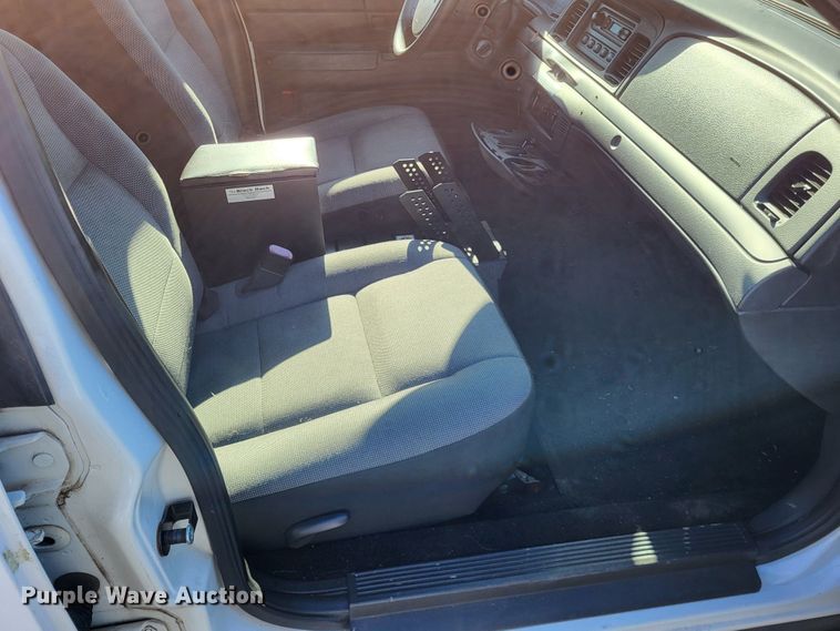 image for item LR9066 2010 Ford Crown Victoria Police Interceptor