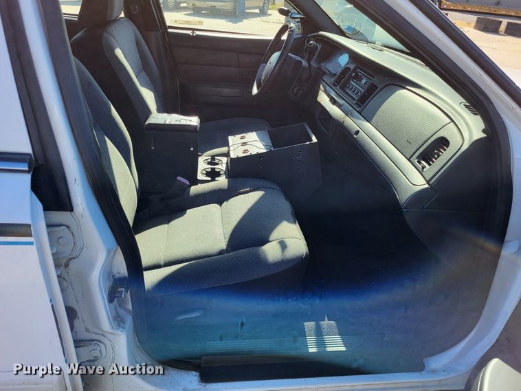image for item LR9067 2010 Ford Crown Victoria Police Interceptor
