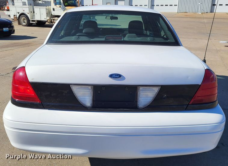 image for item LR9068 2005 Ford Crown Victoria Police Interceptor