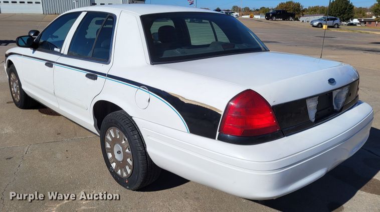 image for item LR9068 2005 Ford Crown Victoria Police Interceptor