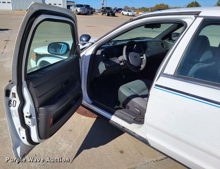 image for item LR9068 2005 Ford Crown Victoria Police Interceptor