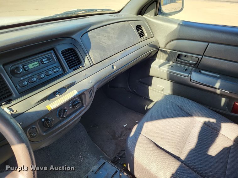 image for item LR9068 2005 Ford Crown Victoria Police Interceptor