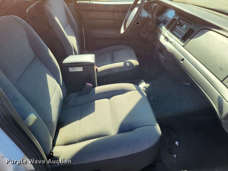 image for item LR9068 2005 Ford Crown Victoria Police Interceptor