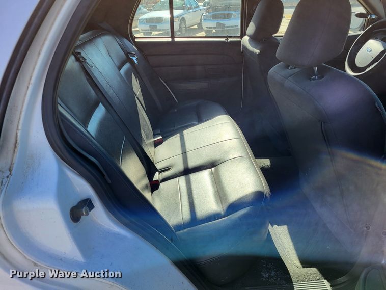 image for item LR9068 2005 Ford Crown Victoria Police Interceptor