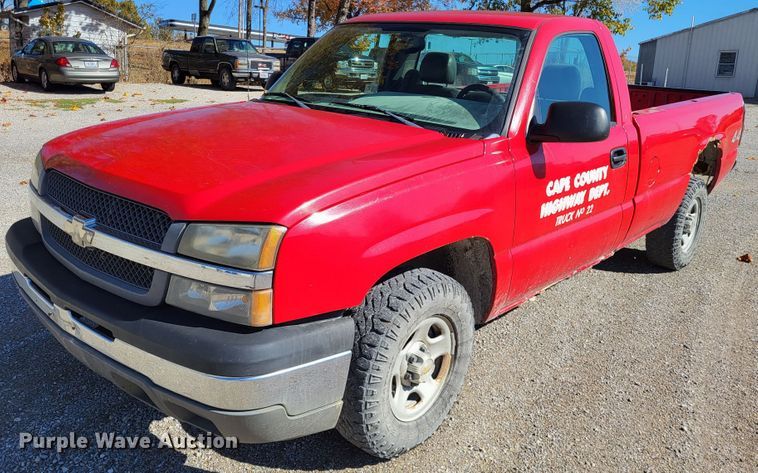 image for item LR9069 2004 Chevrolet Silverado 1500  pickup truck