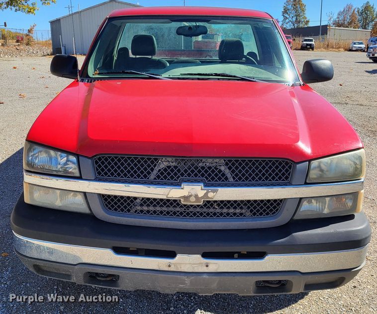 image for item LR9069 2004 Chevrolet Silverado 1500  pickup truck