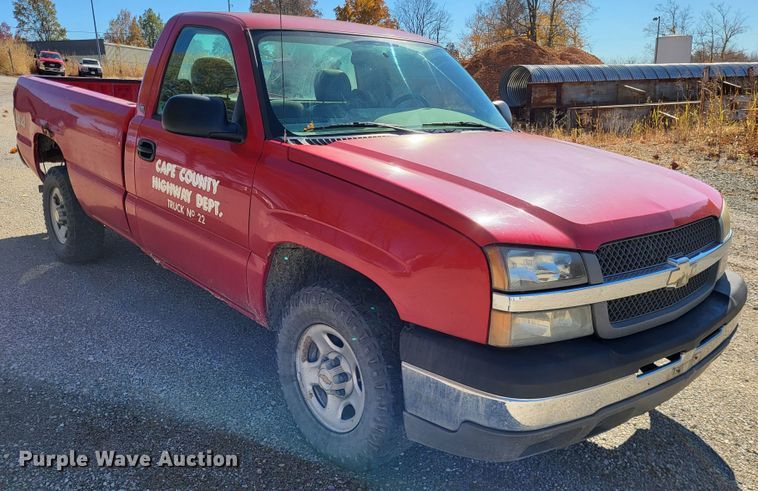 image for item LR9069 2004 Chevrolet Silverado 1500  pickup truck