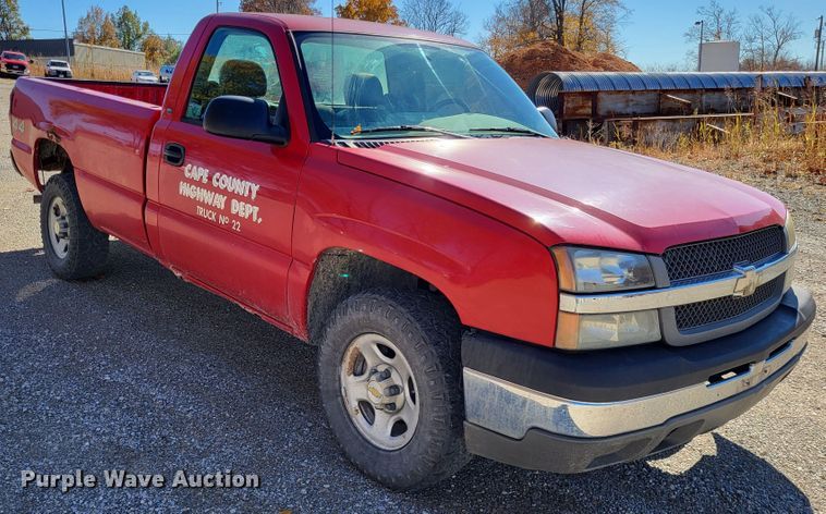 image for item LR9069 2004 Chevrolet Silverado 1500  pickup truck