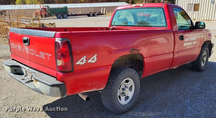 image for item LR9069 2004 Chevrolet Silverado 1500  pickup truck