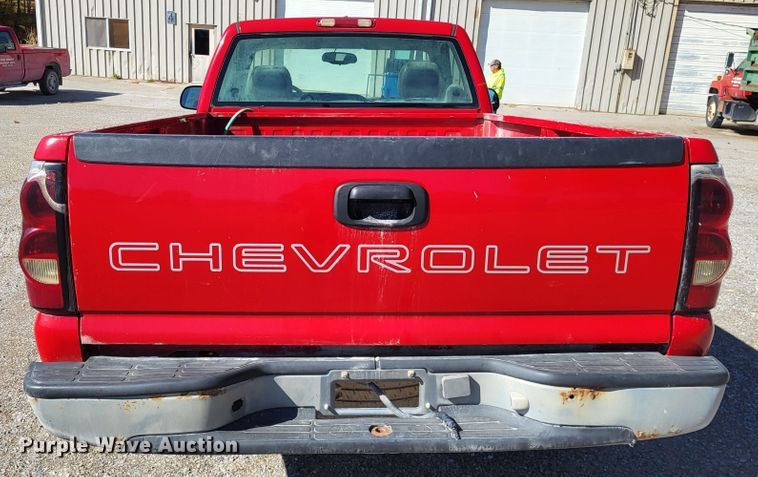 image for item LR9069 2004 Chevrolet Silverado 1500  pickup truck