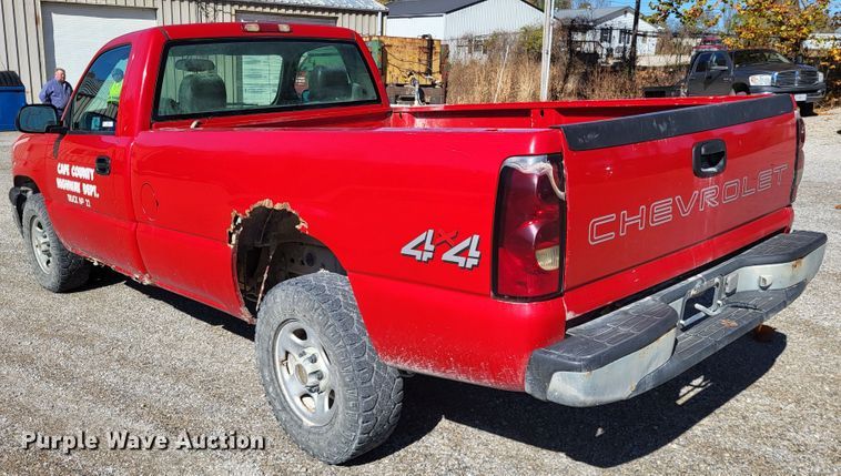 image for item LR9069 2004 Chevrolet Silverado 1500  pickup truck