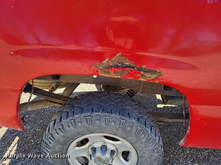 image for item LR9069 2004 Chevrolet Silverado 1500  pickup truck