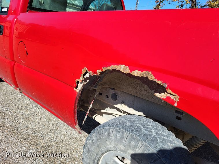 image for item LR9069 2004 Chevrolet Silverado 1500  pickup truck