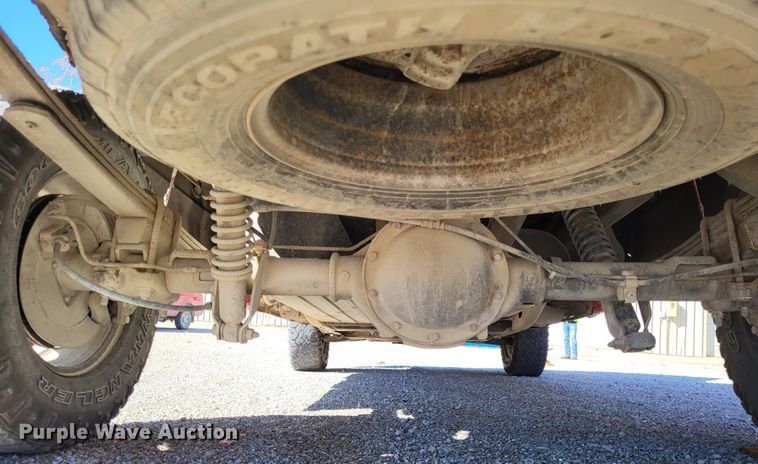 image for item LR9069 2004 Chevrolet Silverado 1500  pickup truck